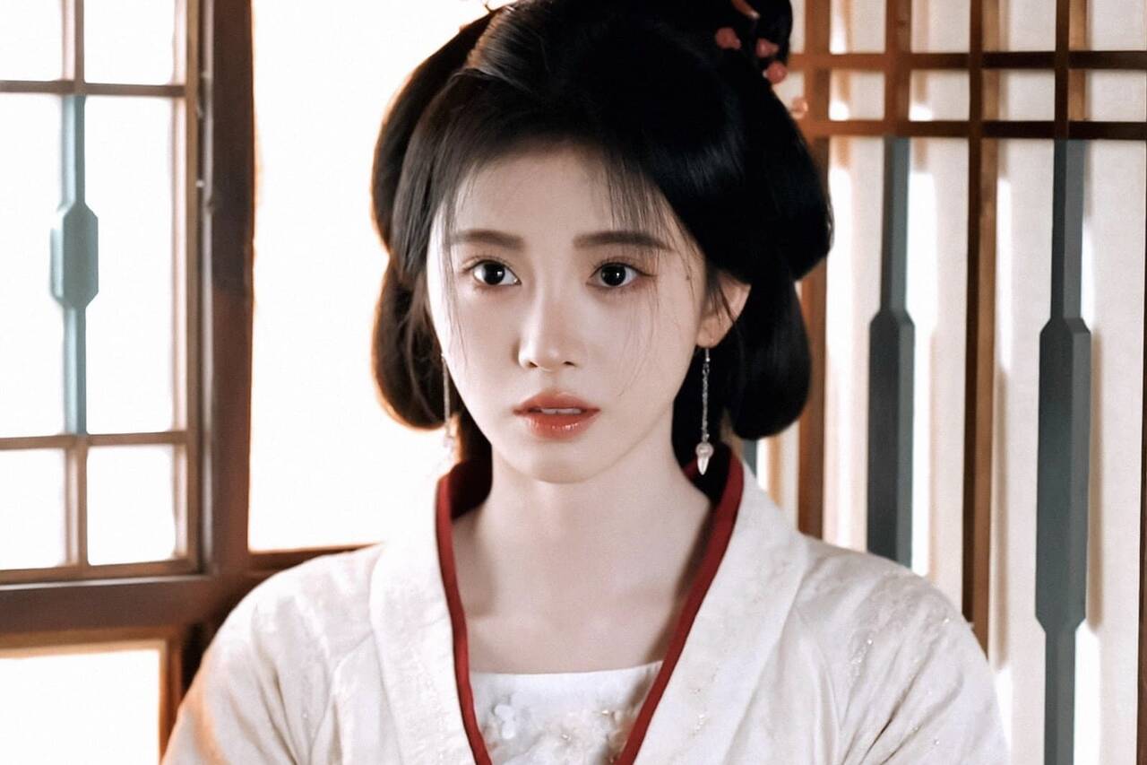 Cúc Tịnh Y lộ cát-xê, bị công ty cũ tố trốn thuế