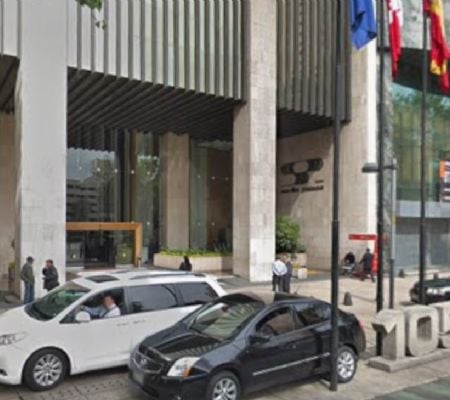 Hombre muere tras caer del piso 21 de un hotel en Paseo de la Reforma
