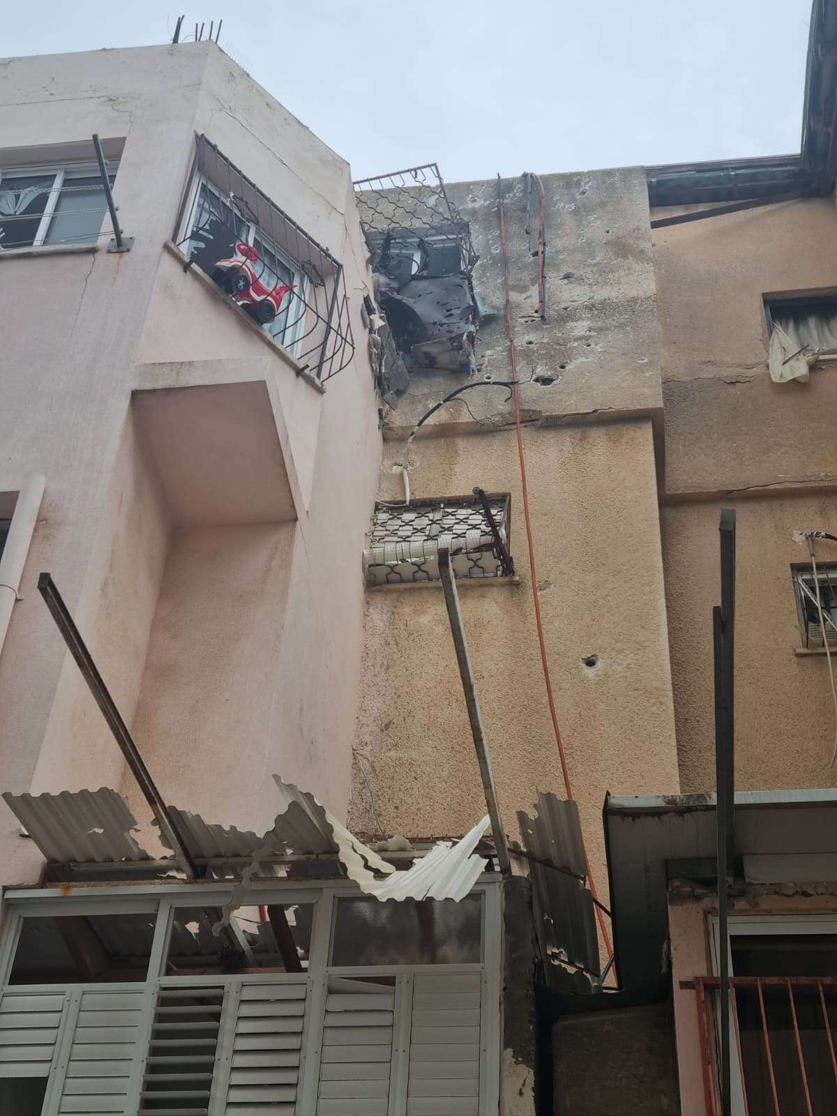 בת 10 נפצעה באורח קשה, מספר זירות נפילה במרכז