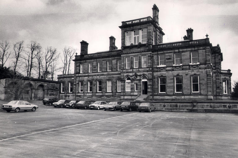 17 urban explorer photos inside huge Sheffield mansion and former army ...