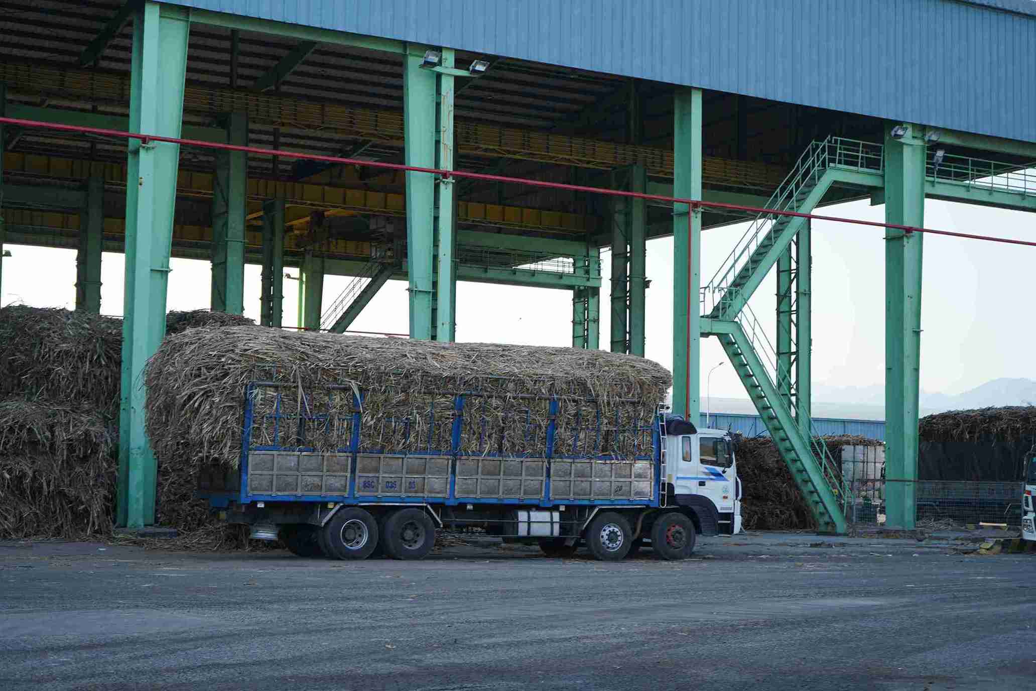 Người dân lo ngại ô nhiễm gần Nhà máy đường Cam Ranh, địa phương thuê quan trắc độc lập