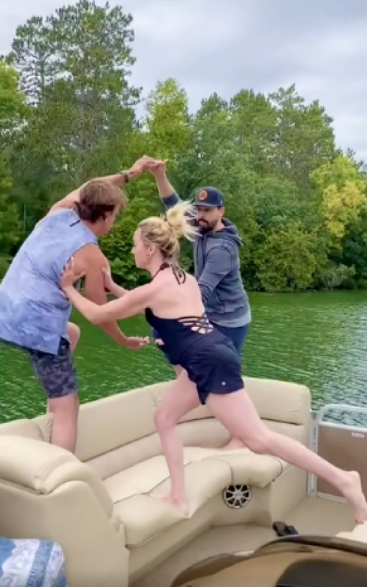 He had no clue Hilarious prank fail caught on camera