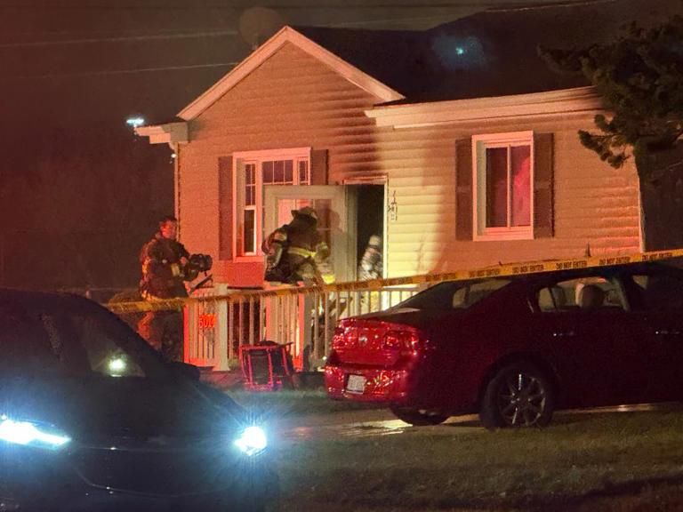 Fire crews respond to early morning house fire in Lansing
