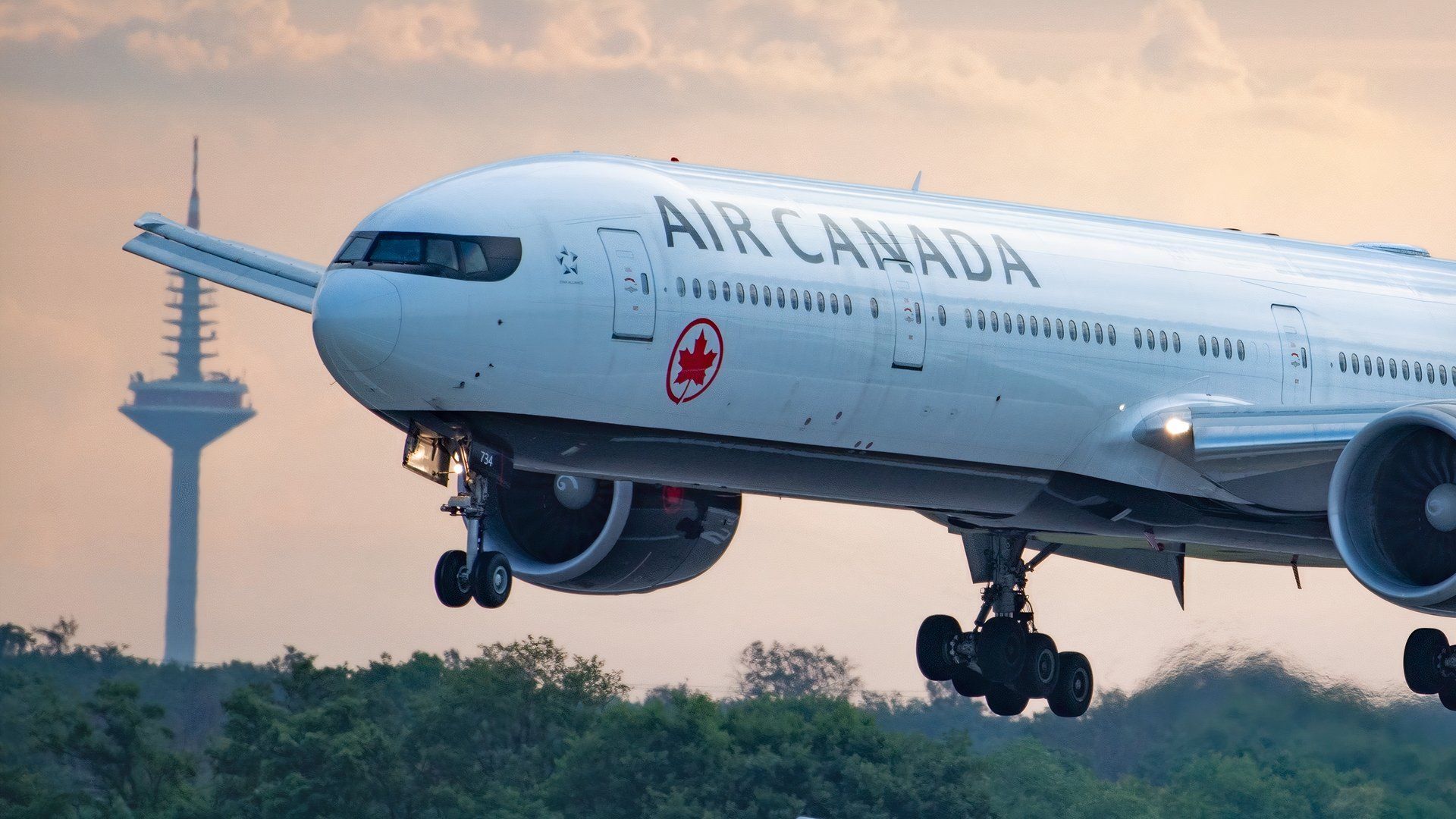 3/24…new! Air カナダ／Boeing777 1/150巨大モデル Air Canada's new very high-capacity 440-seat Boeing 777s [full