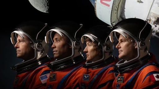 Live updates: NASA set for historic return to the moon with Artemis II ...