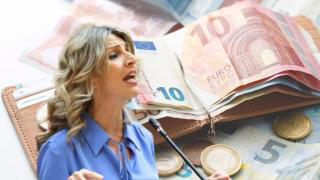 Ya ha entrado en vigor: la ayuda de 8.000 euros para mujeres de 65 años ...