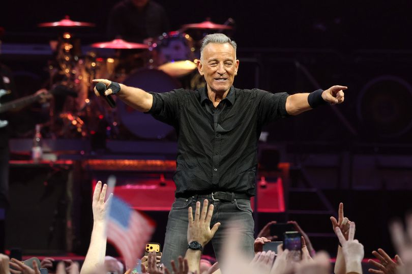 Bruce Springsteen declares 'war' as he fumes Donald Trump 'can't handle ...