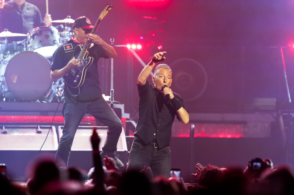 Bruce Springsteen blasts Trump admin as he kicks off tour in Minneapolis