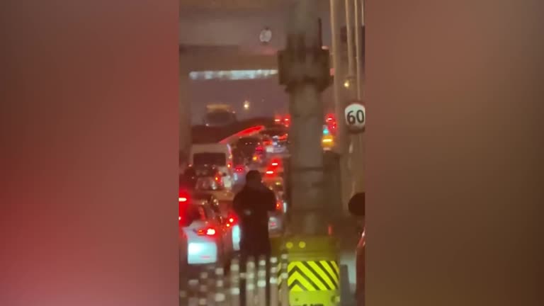 Baidu robotaxi outage leaves vehicles stuck on Wuhan roads<br><br>
