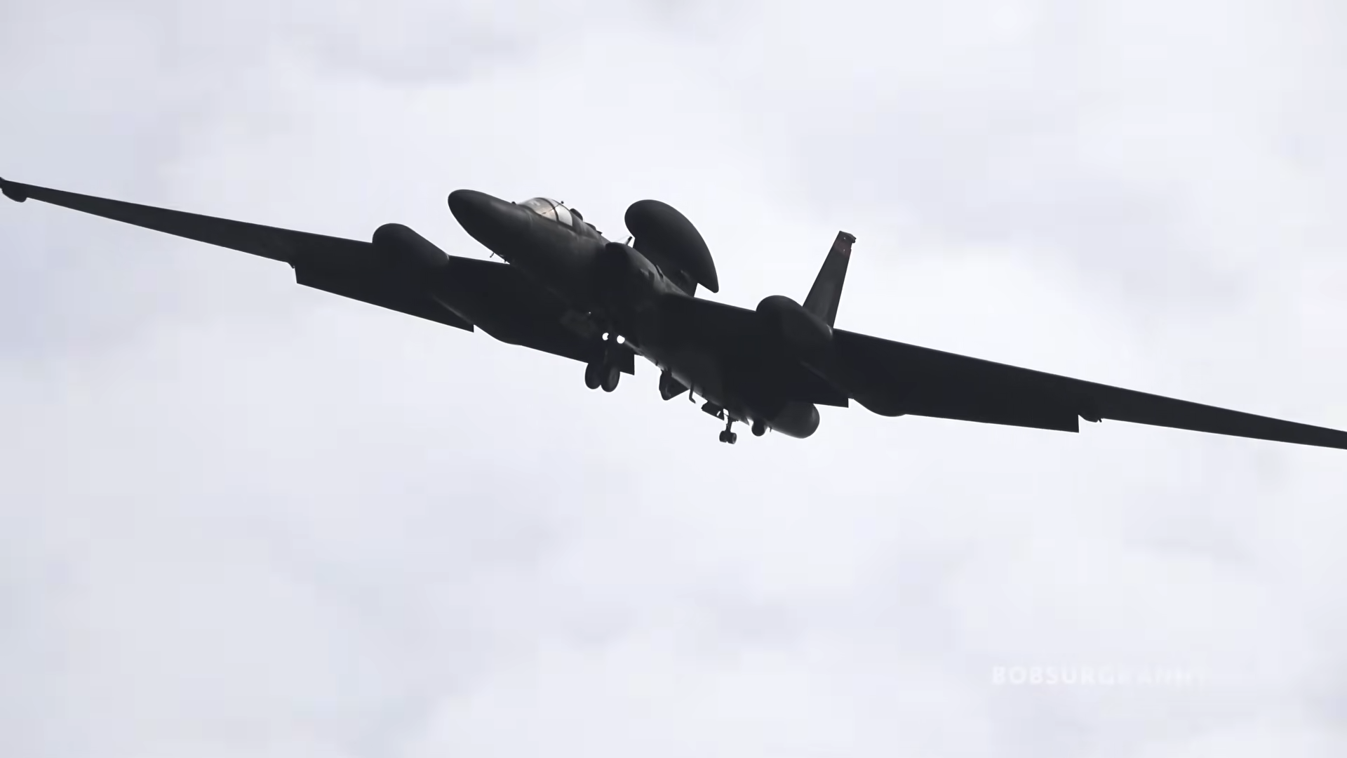 Watch this U-2 seemingly freeze mid-air - 