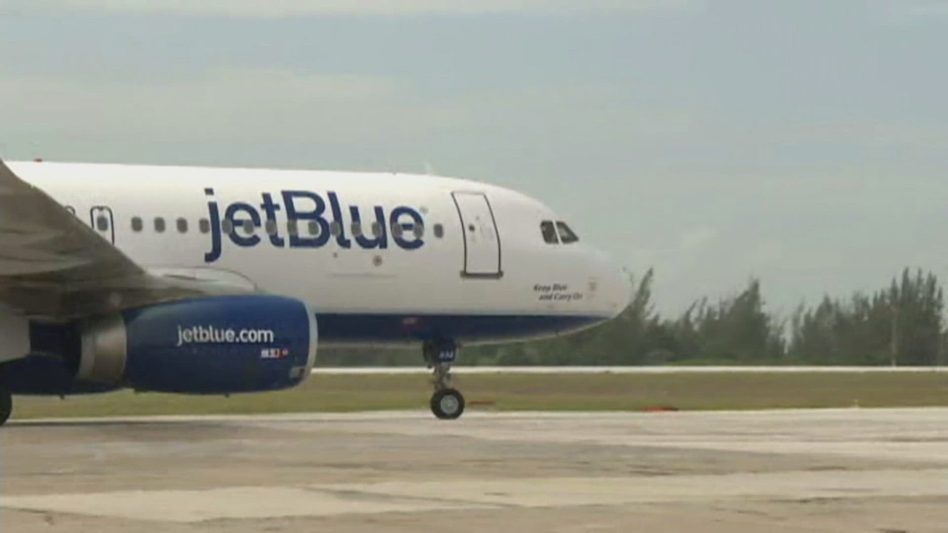 JetBlue raises fees for checked bags