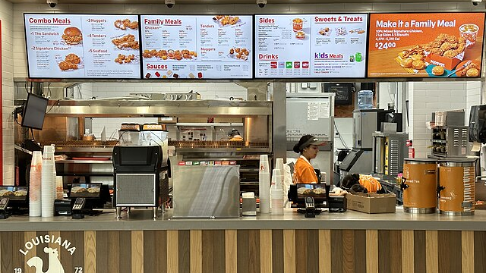 Restaurant Chain With 3,193 Locations Shut Down After Bankruptcy Filing