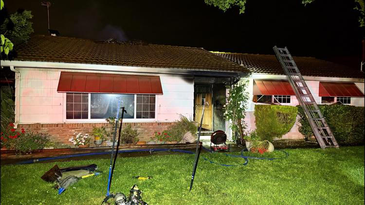 Elderly woman rescued from South Sacramento house fire