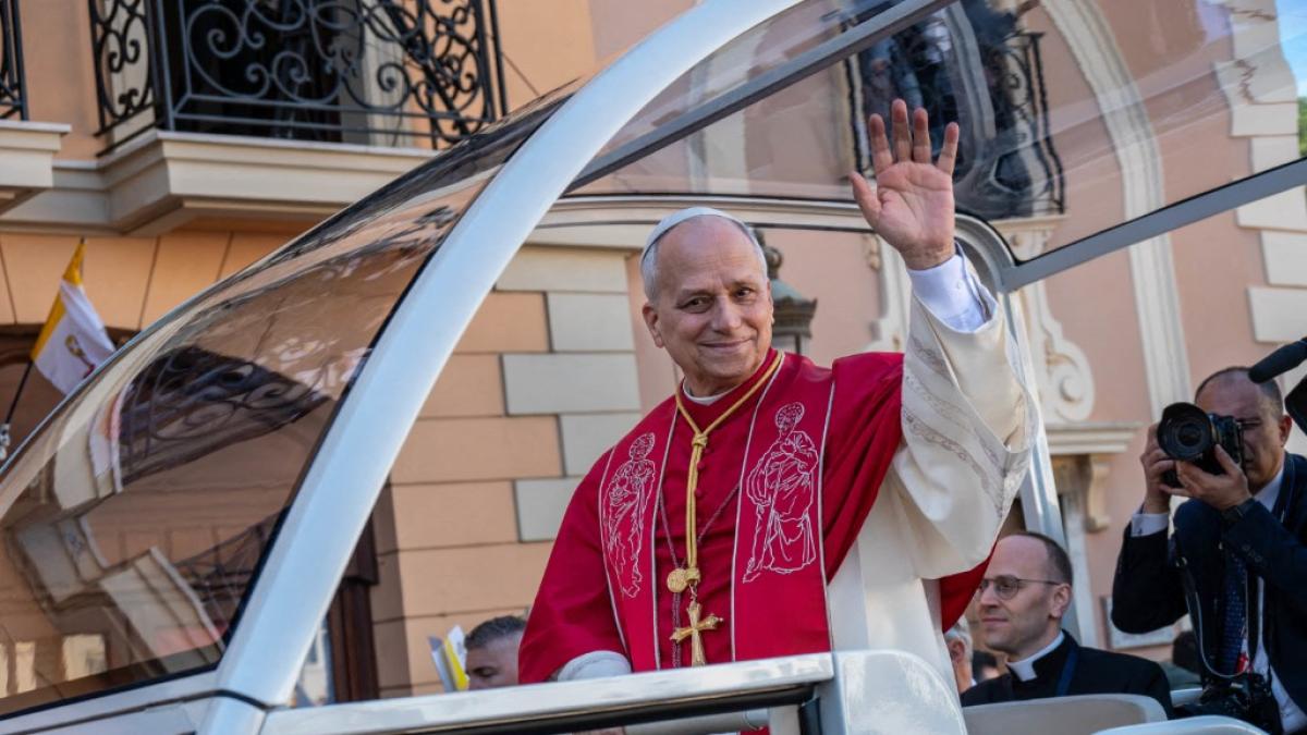 Este abril, León XIV invita a rezar por los sacerdotes en crisis