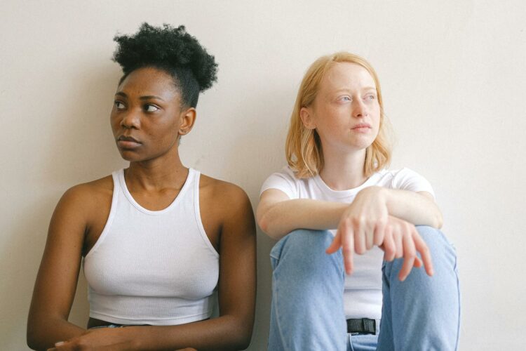10 common habits that slowly ruin friendships