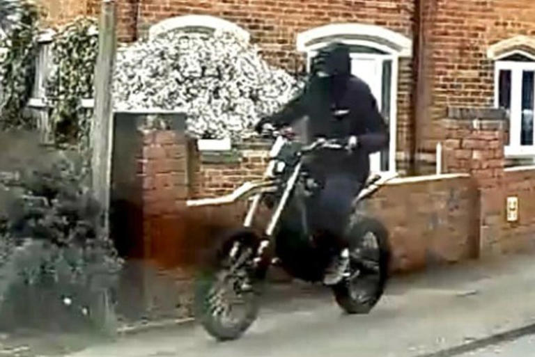 Hunt for man who tried to rob child in Gloucester