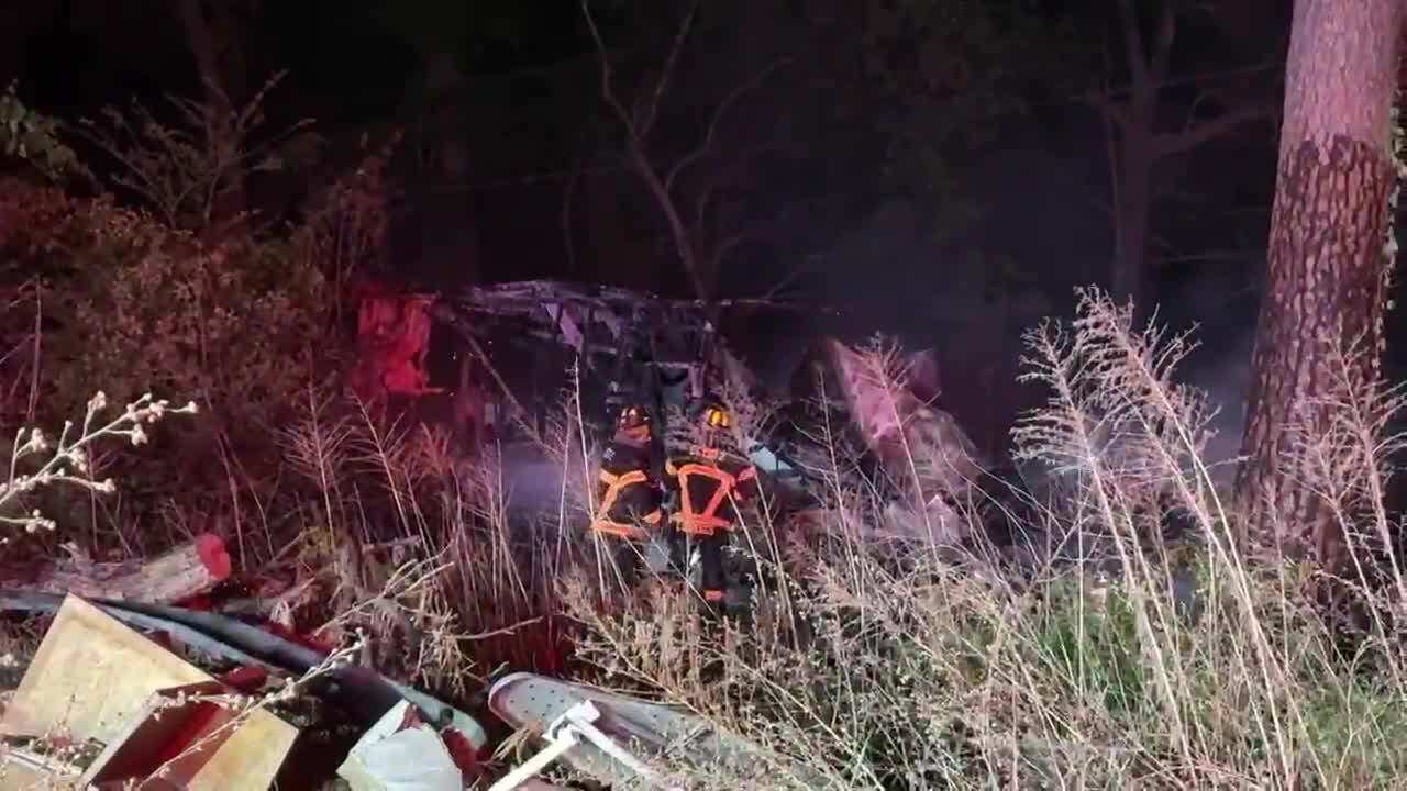Fire destroys abandoned trailer in Flint, cause under investigation