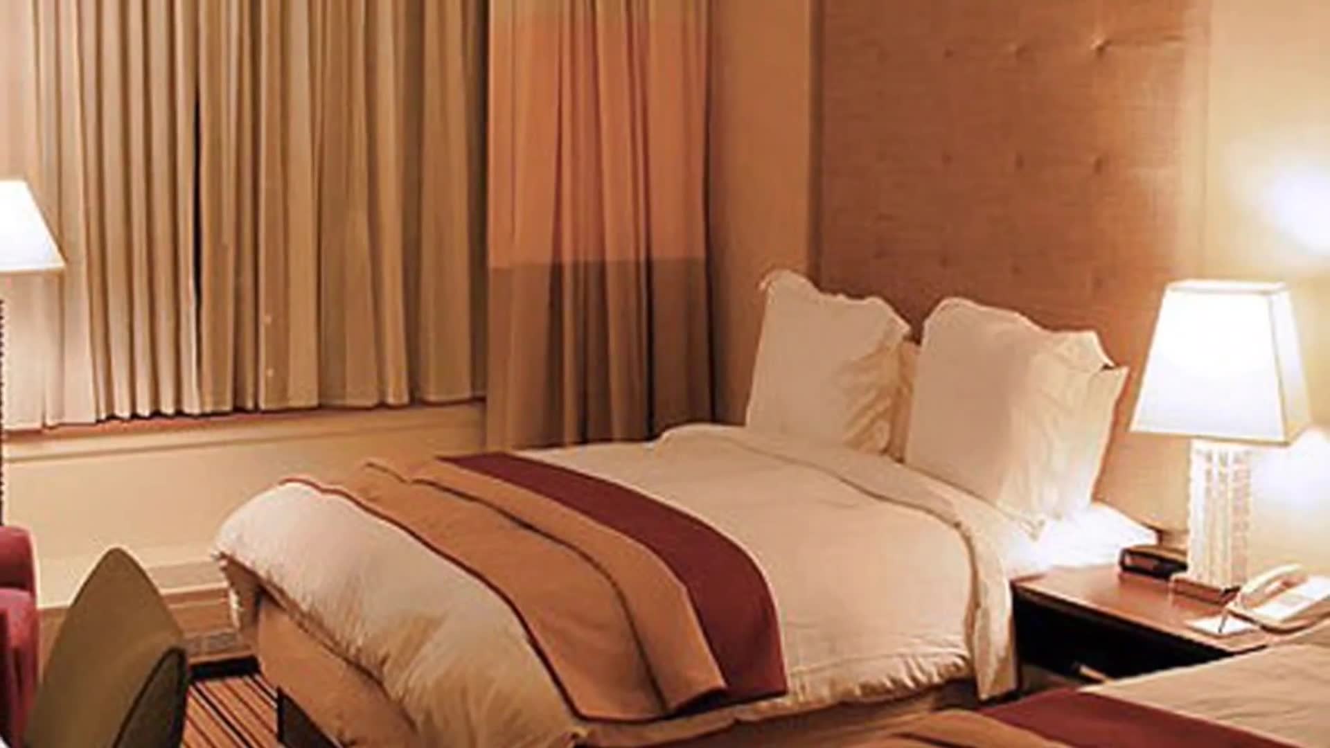 Common fraudulent schemes specifically targeting travelers during vacation season<br>