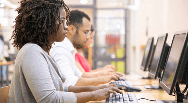 ADP report shows modest job growth in US private sector