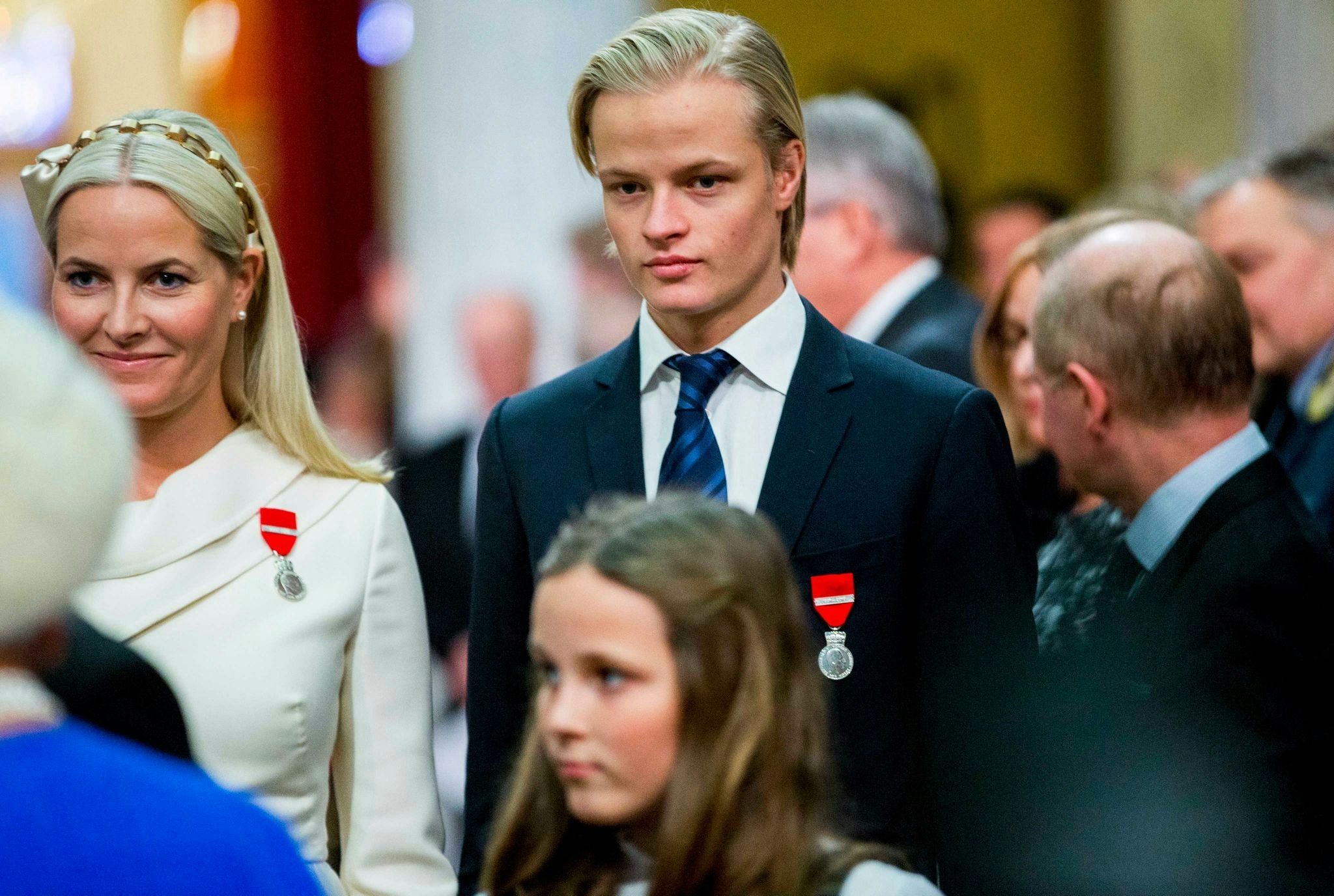 Erst Sushi, dann schmusen: Verurteilter Sohn von Mette-Marit lässt es ...