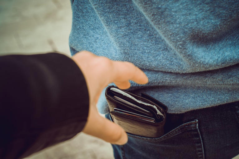 U.S. man gets pickpocketed in Barcelona—what he does next shocks