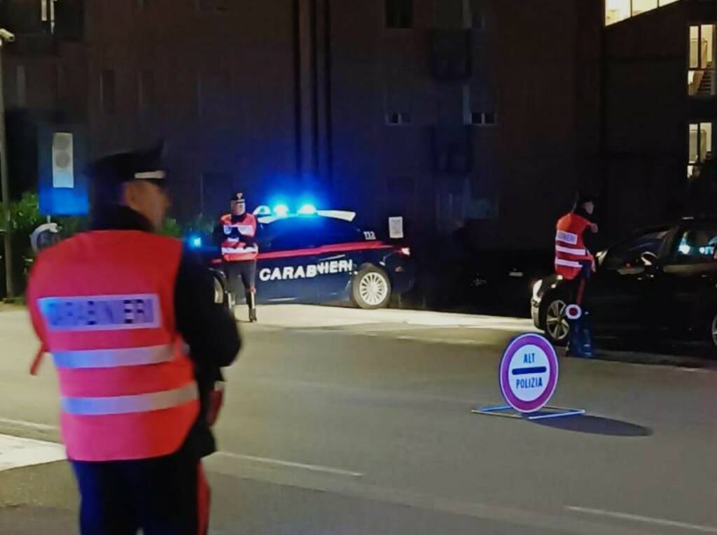 Lancia hashish dalla finestra ma i carabinieri vedono tutto e lo arrestano