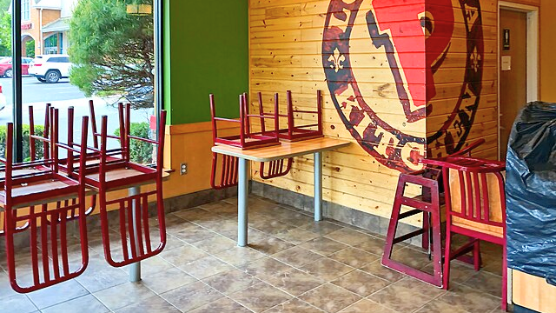 Restaurant Chain With 3,193 Locations Shut Down After Bankruptcy Filing