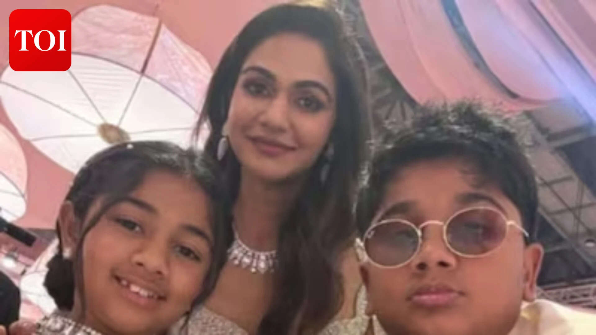 Allu Arjun’s wife Sneha Reddy visits Tirumala with kids Allu Ayaan and ...