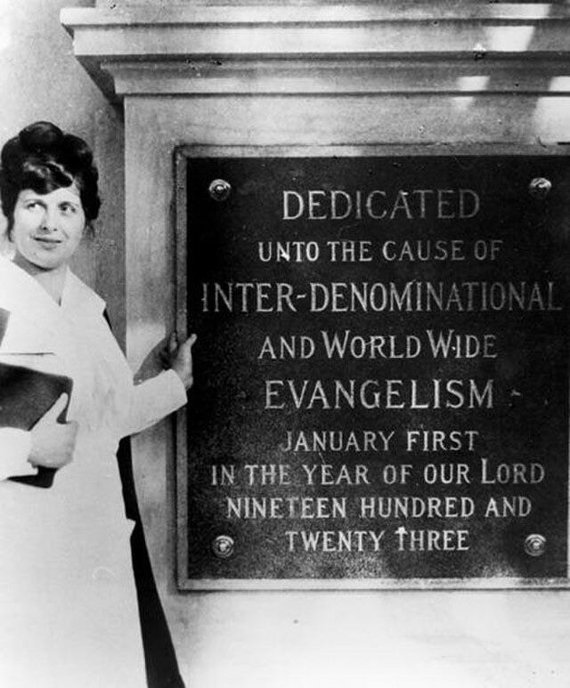 10 photos telling the history of the first megachurch