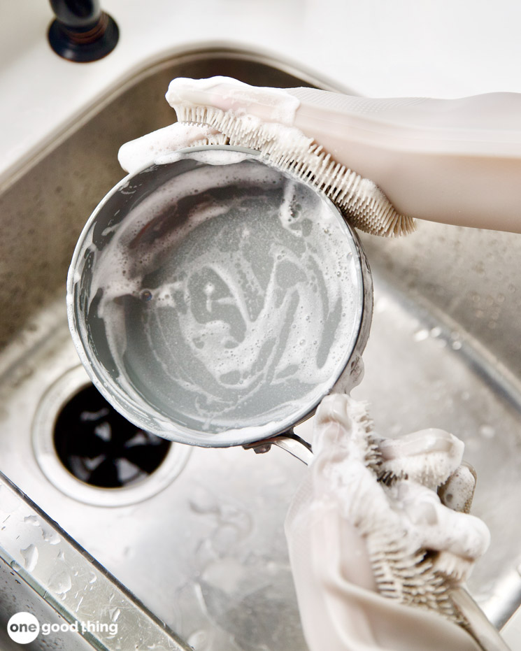 cleaning gloves