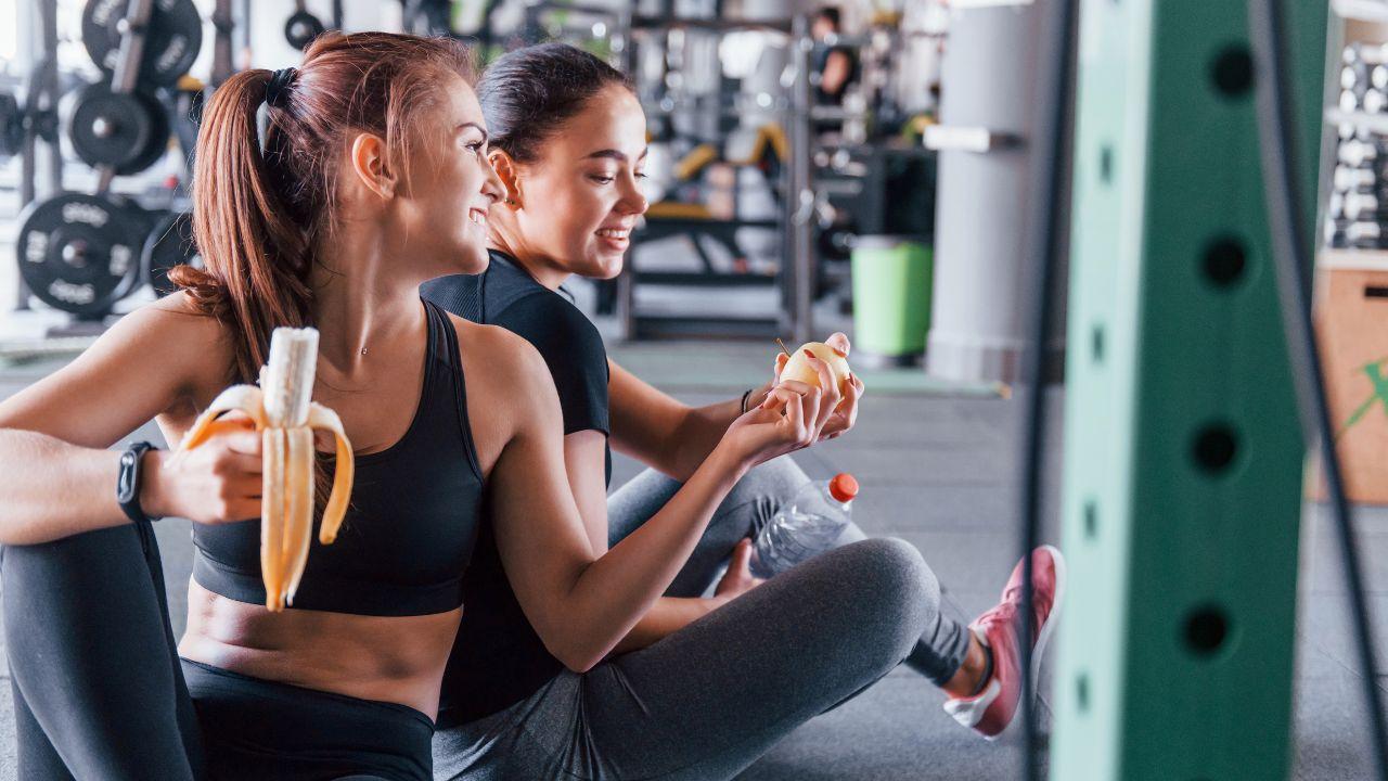 O que você come depois do treino pode estar te prejudicando; entenda motivo