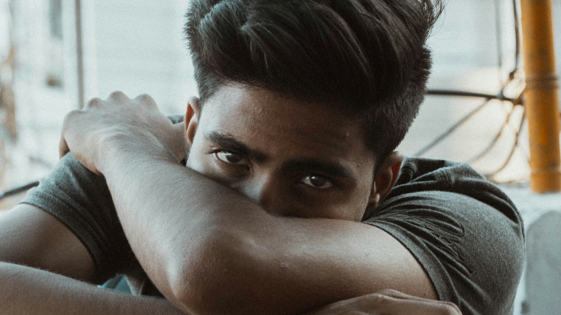 20 tips to tell if someone is lying