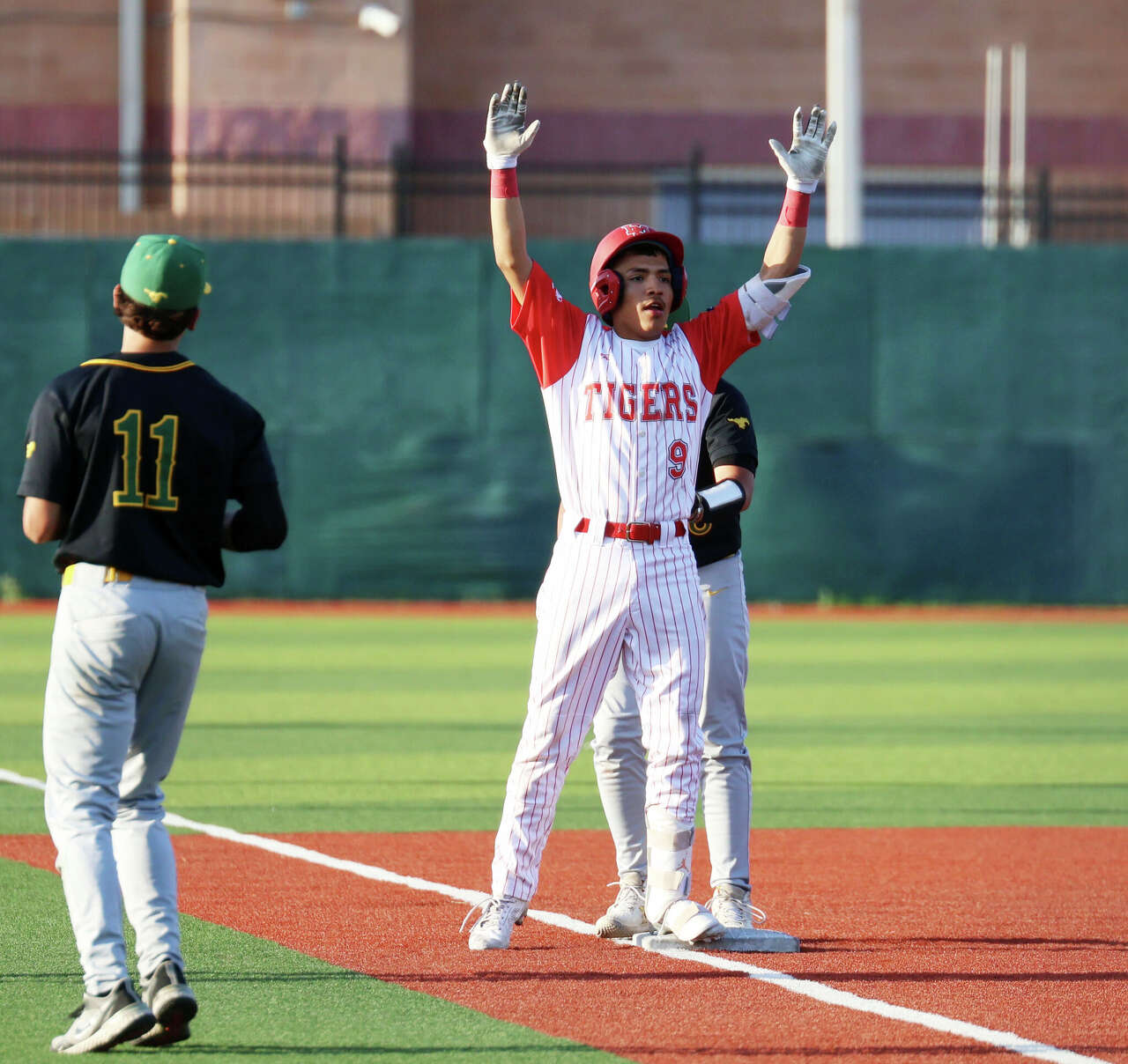 Labra’s triple, Castillo's pitching sparks Martin's rivalry win