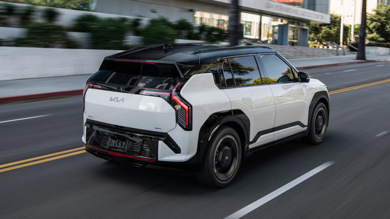 2027 Kia EV3 is coming to the US with 320 miles of range, and we're ...