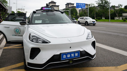 Over 100 driverless taxis stall in Wuhan traffic, leaving passengers stranded