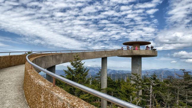 Popular Great Smoky Mountains hiking spot reopens for spring, crowds ...