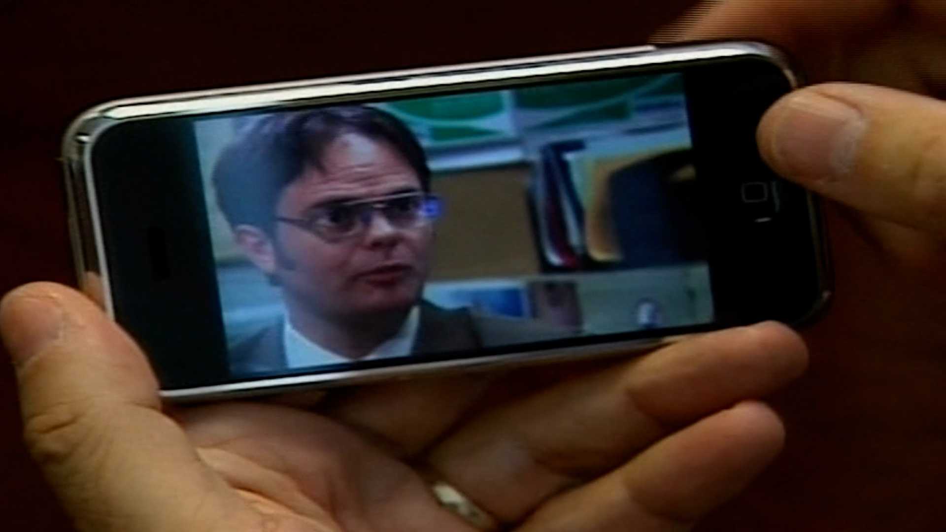 Apple is turning 50! Remember the iPhone launch in 2007? Lines, hype ...