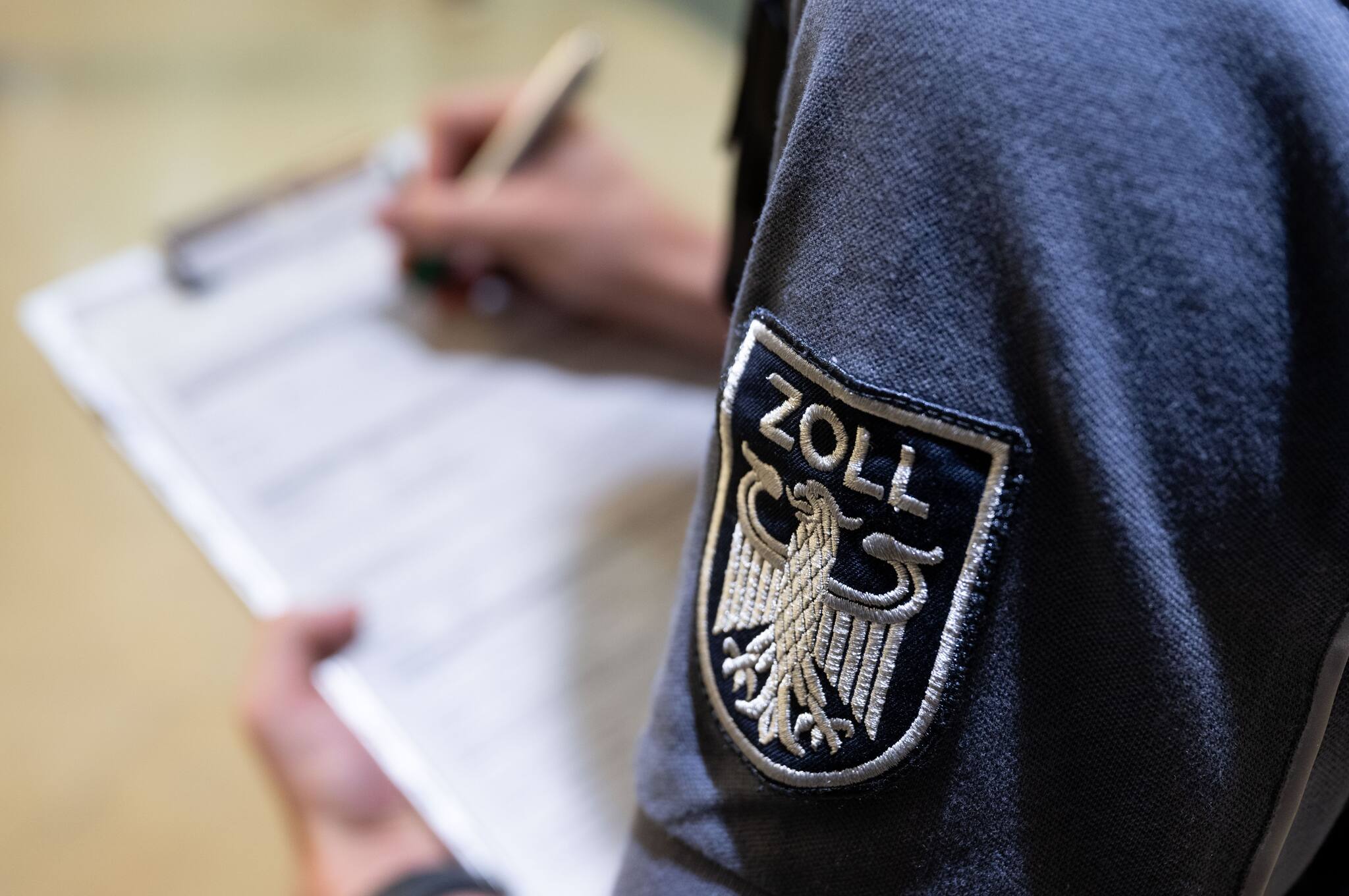 Razzia auch in Delitzsch: Zoll hebt Handel mit Vapes und Snus aus