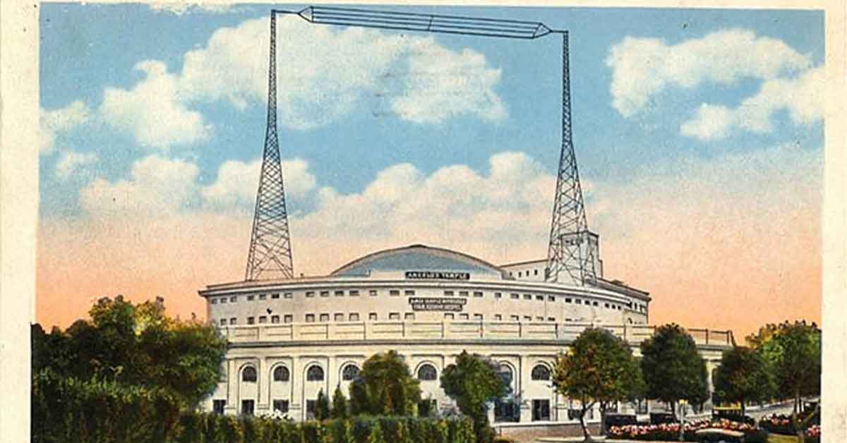 10 photos telling the history of the first megachurch