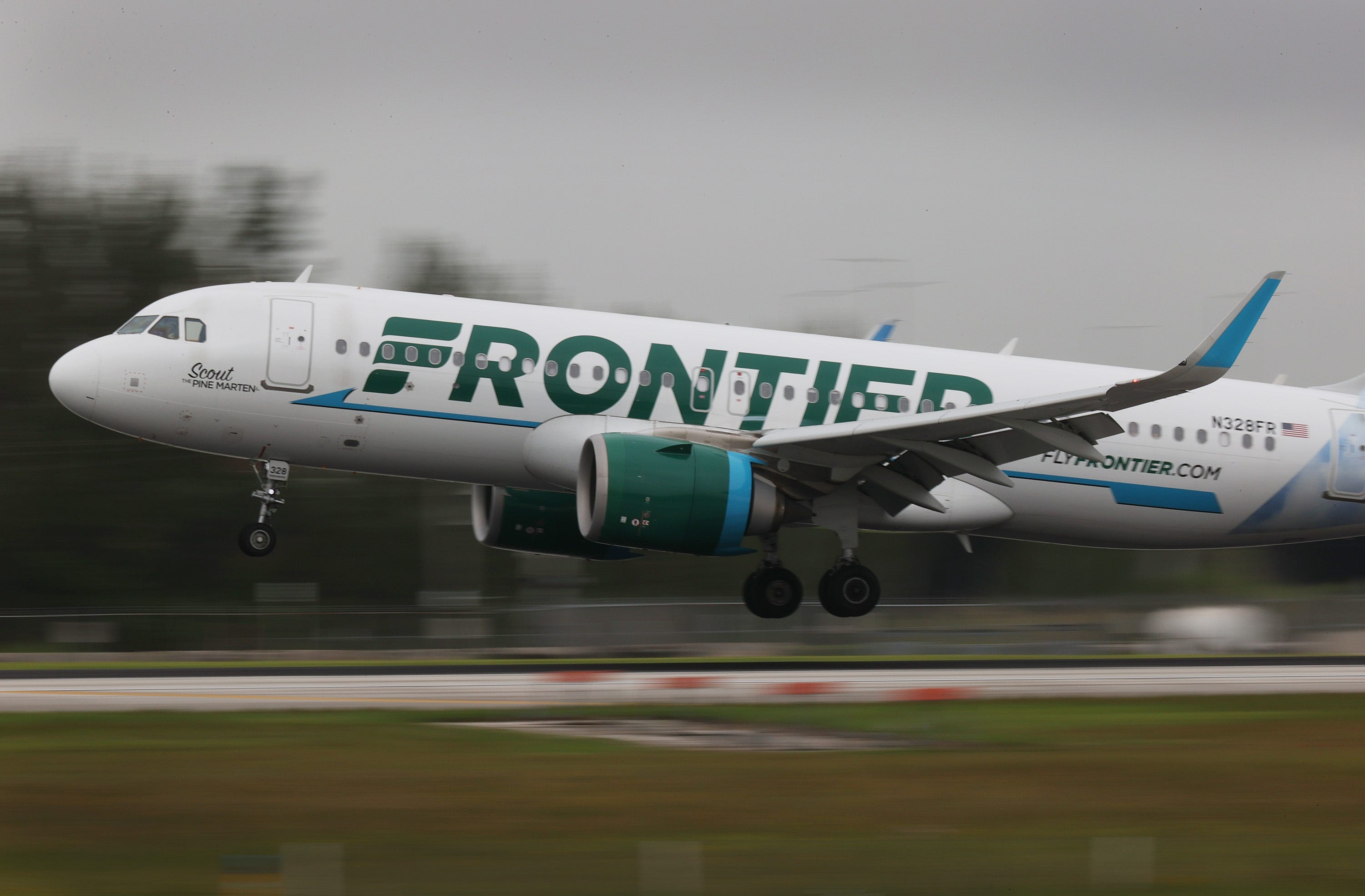 3 women arrested for refusing to pay for extra bags on Frontier flight