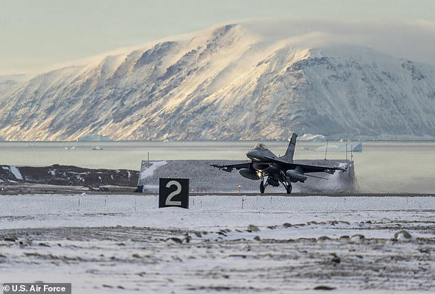Trump plots dramatic Greenland military swoop with special forces and ...