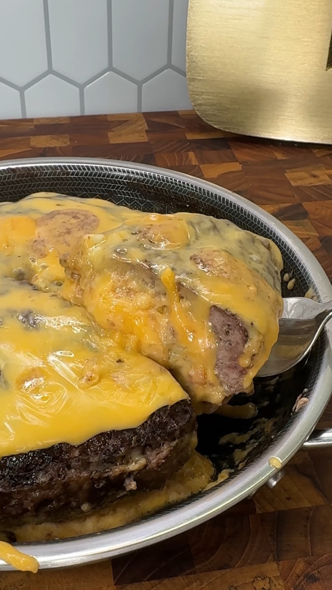 Stuffed cheeseburger pie