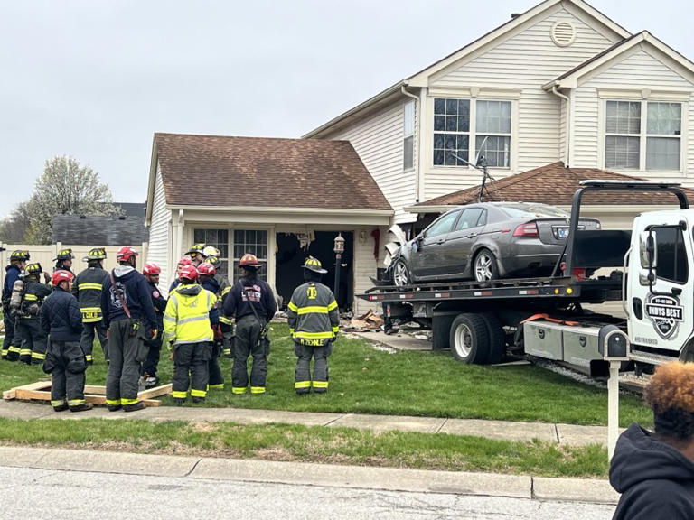 Driver crashes into two-story home on northwest side, flees the scene ...