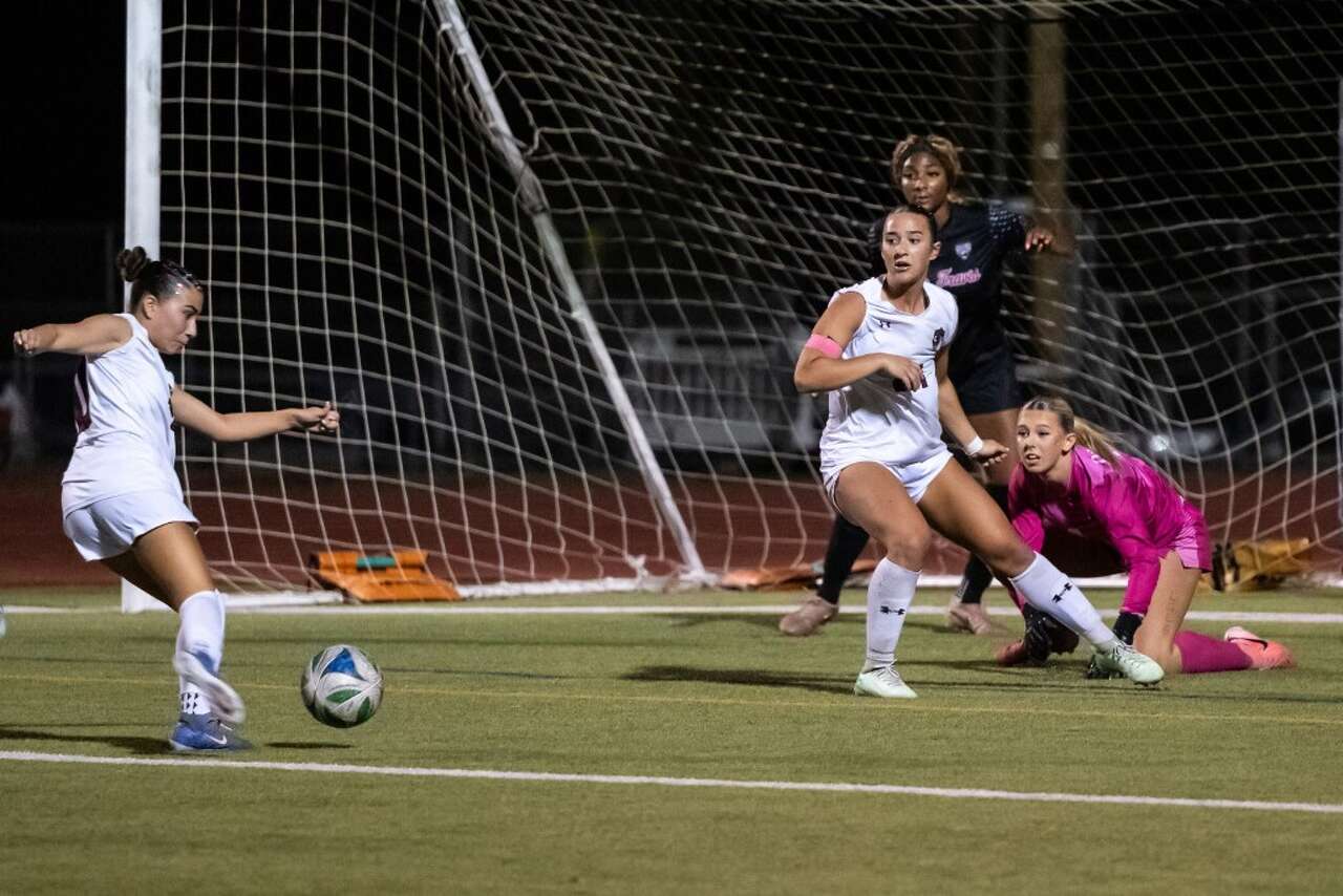 Round Rock, Wimberley sweep into this week's UIL girls soccer state ...
