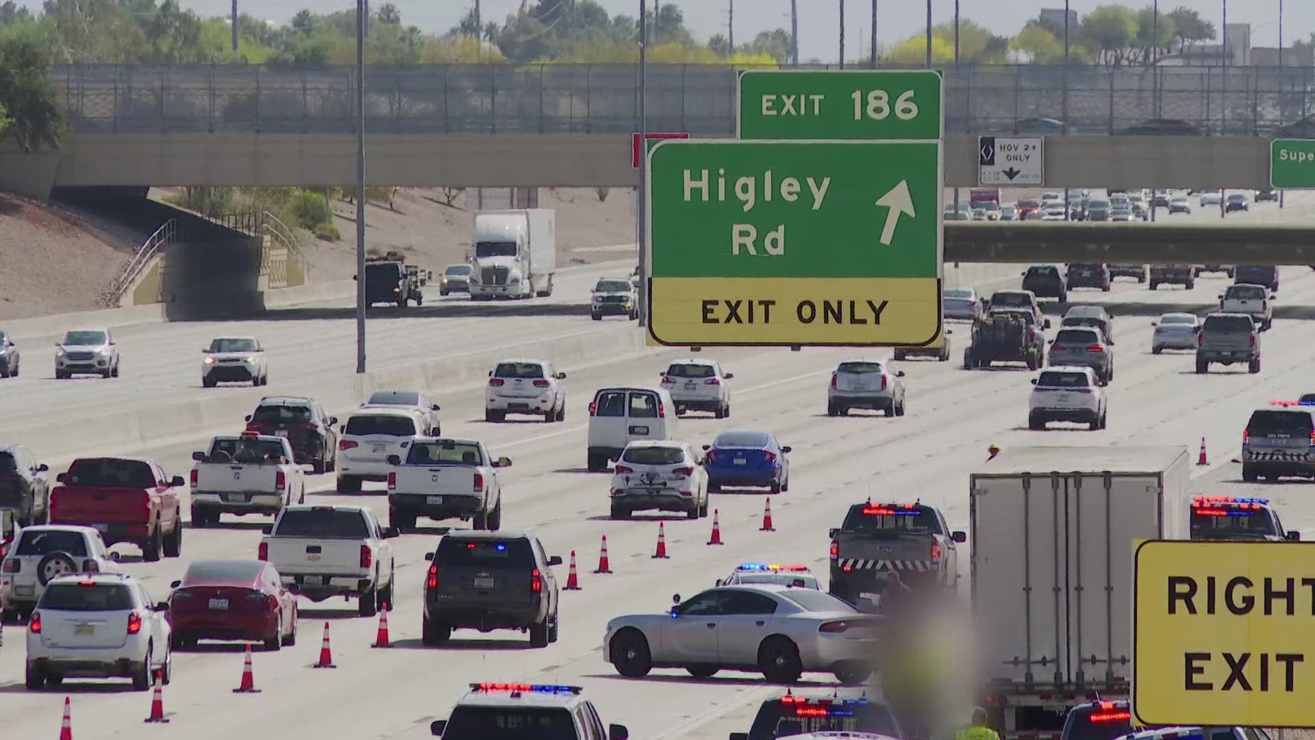 Woman killed after running into oncoming traffic along eastbound US 60 ...