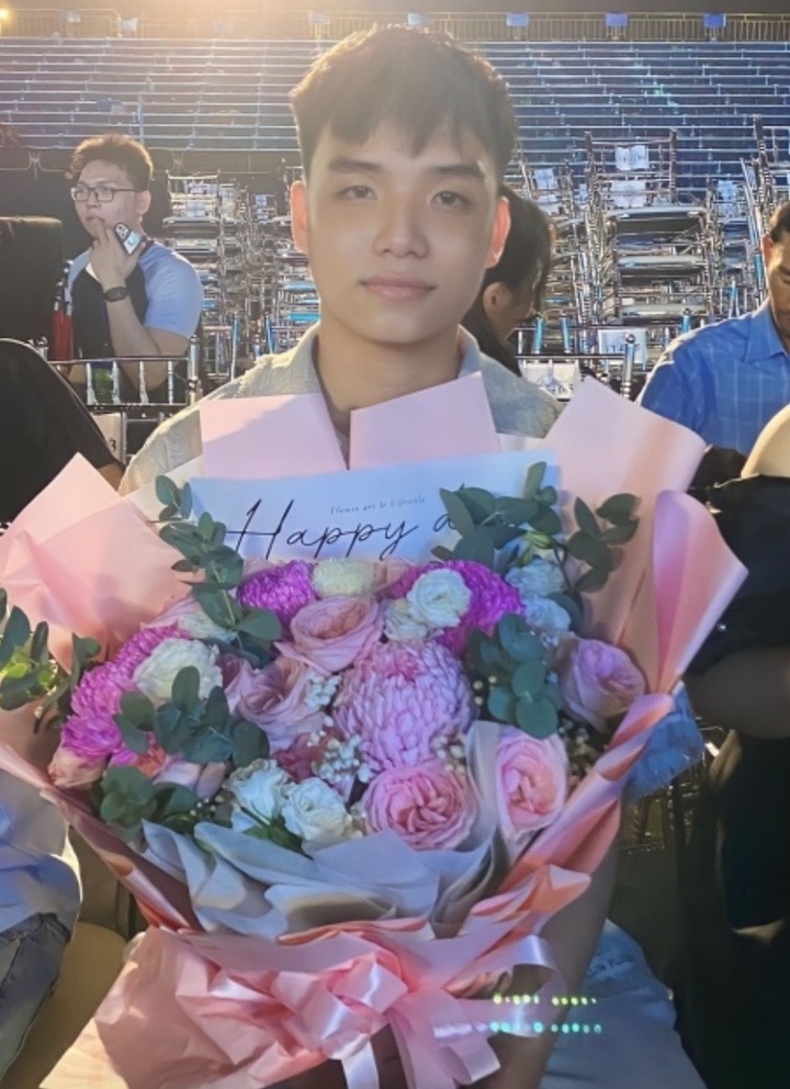 Mối tình 9 năm bền chặt của Hoa hậu Ý Nhi và bạn trai học cùng cấp 3