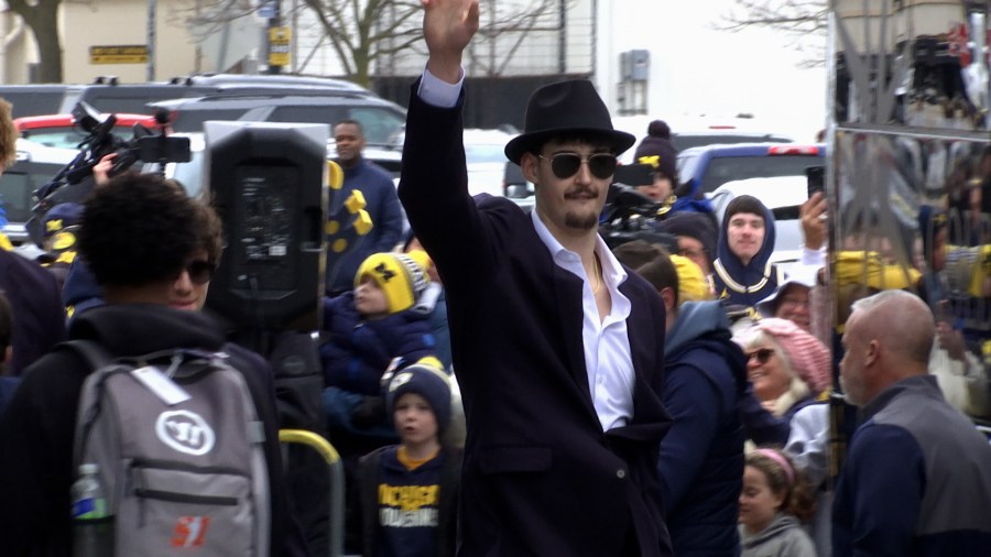 Michigan men’s basketball sets off for Final Four in Indianapolis