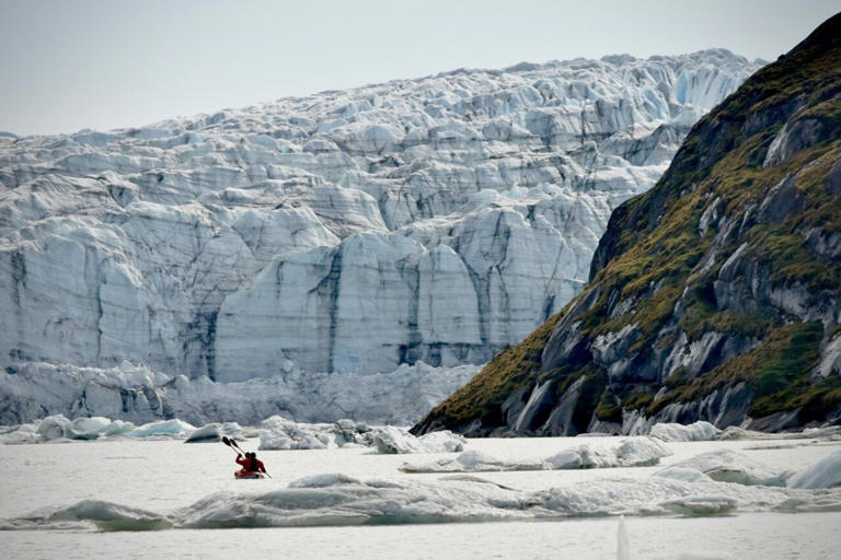 Lakes forming next to Greenland's melting ice sheet are speeding up ...
