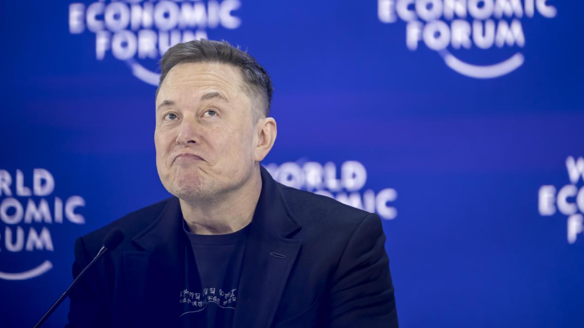 SpaceX de Elon Musk da el primer paso hacia la mayor salida a bolsa de ...