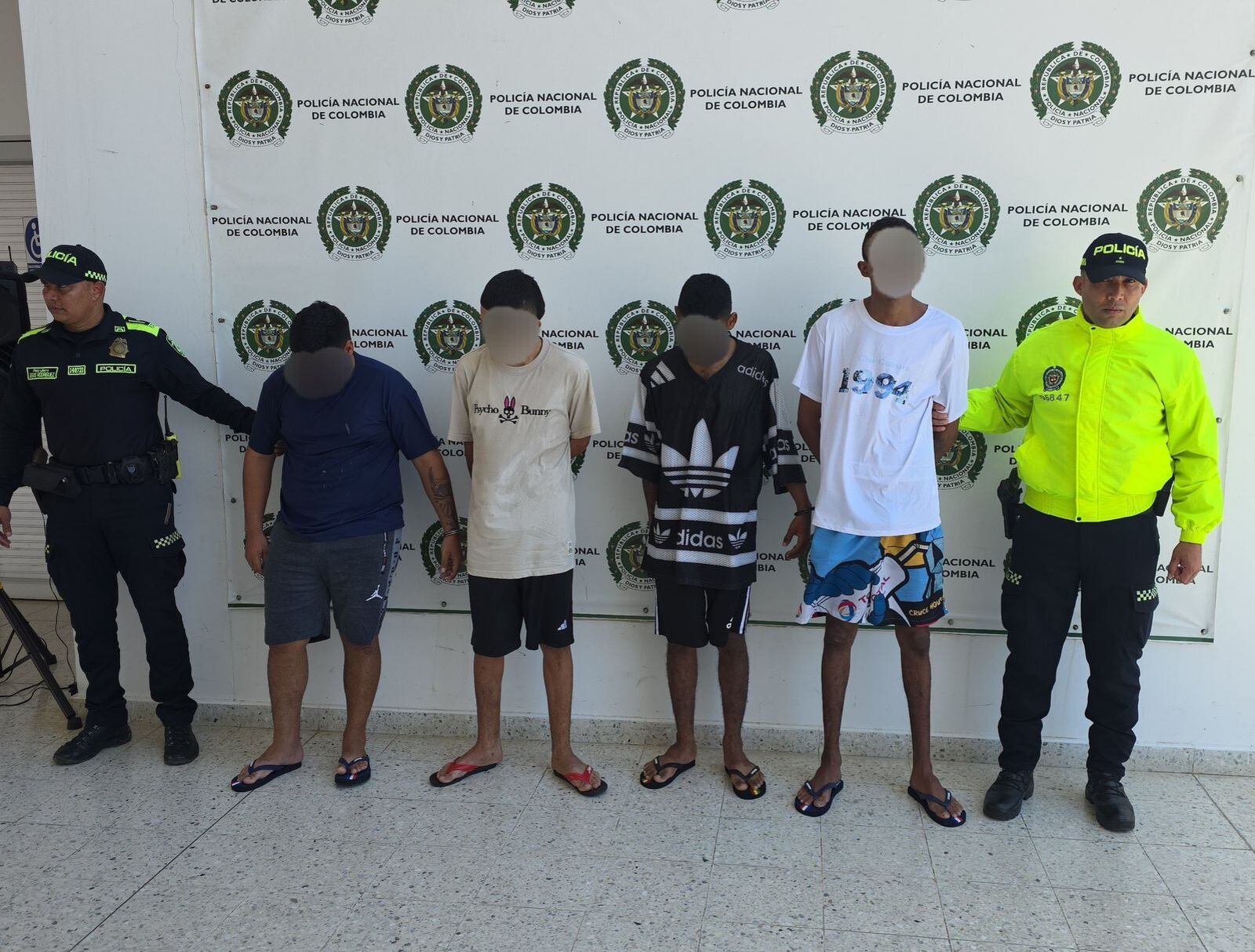 Capturan a cuatro sospechosos por homicidio en el barrio 25 de ...